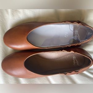 Dansko women’s Genuine leather flats